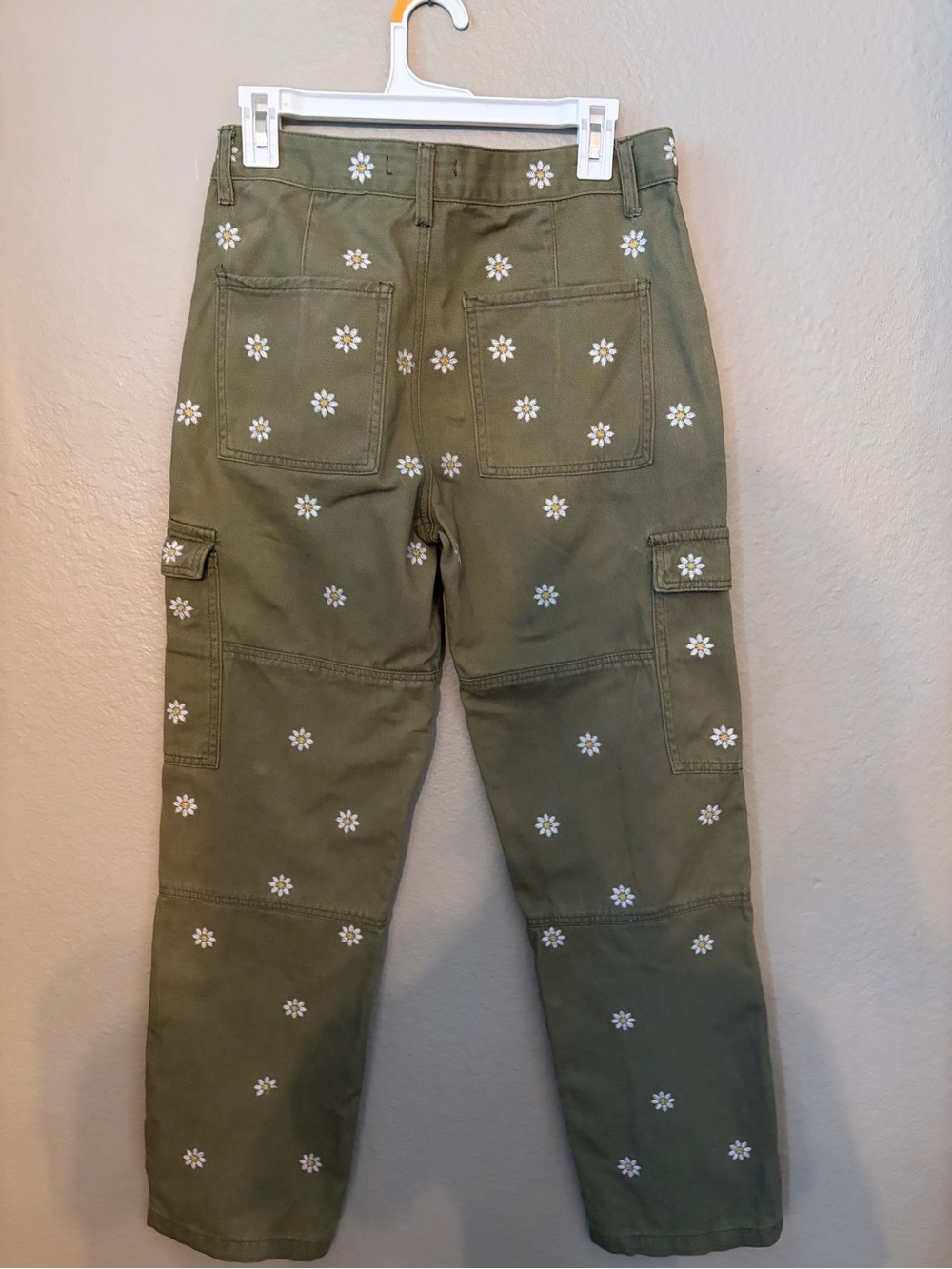 Forever 21 Olive Green Floral Cargo Straight-Leg Pants - Picture 5 of 5